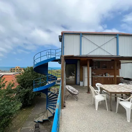 בית הארחה Blue House 1914 סינמורץ